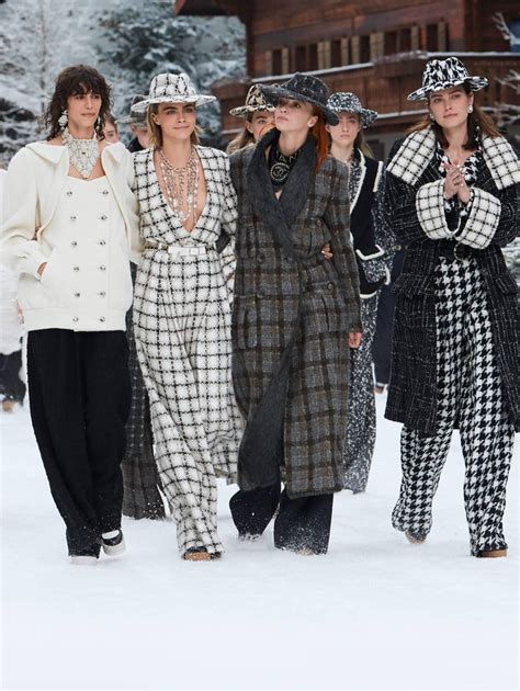 chanel prêt-a-porter 2019|Chanel runway fashion.